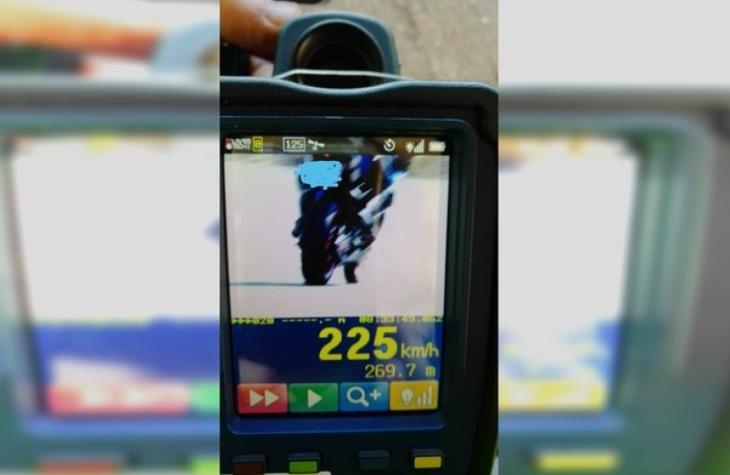 Motociclista é flagado a 225KM/H na rodovia do contorno