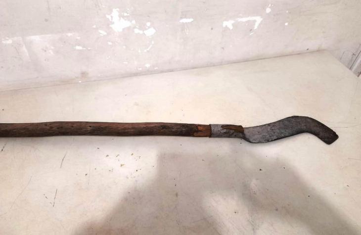 Homem é preso após ameaçar companheiro com foice no Alto Cafezal